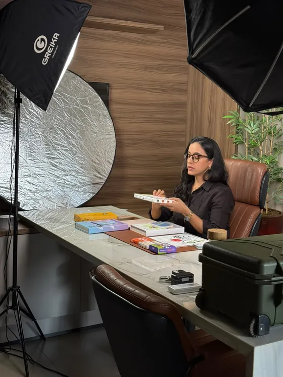 Lidiane gravando conteúdo sobre recursos terapêuticos